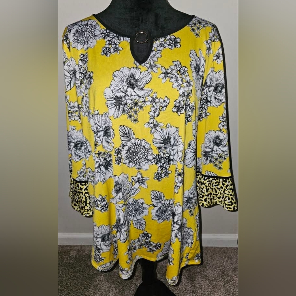 Notations Woman 2X Plus Size Floral Blouse